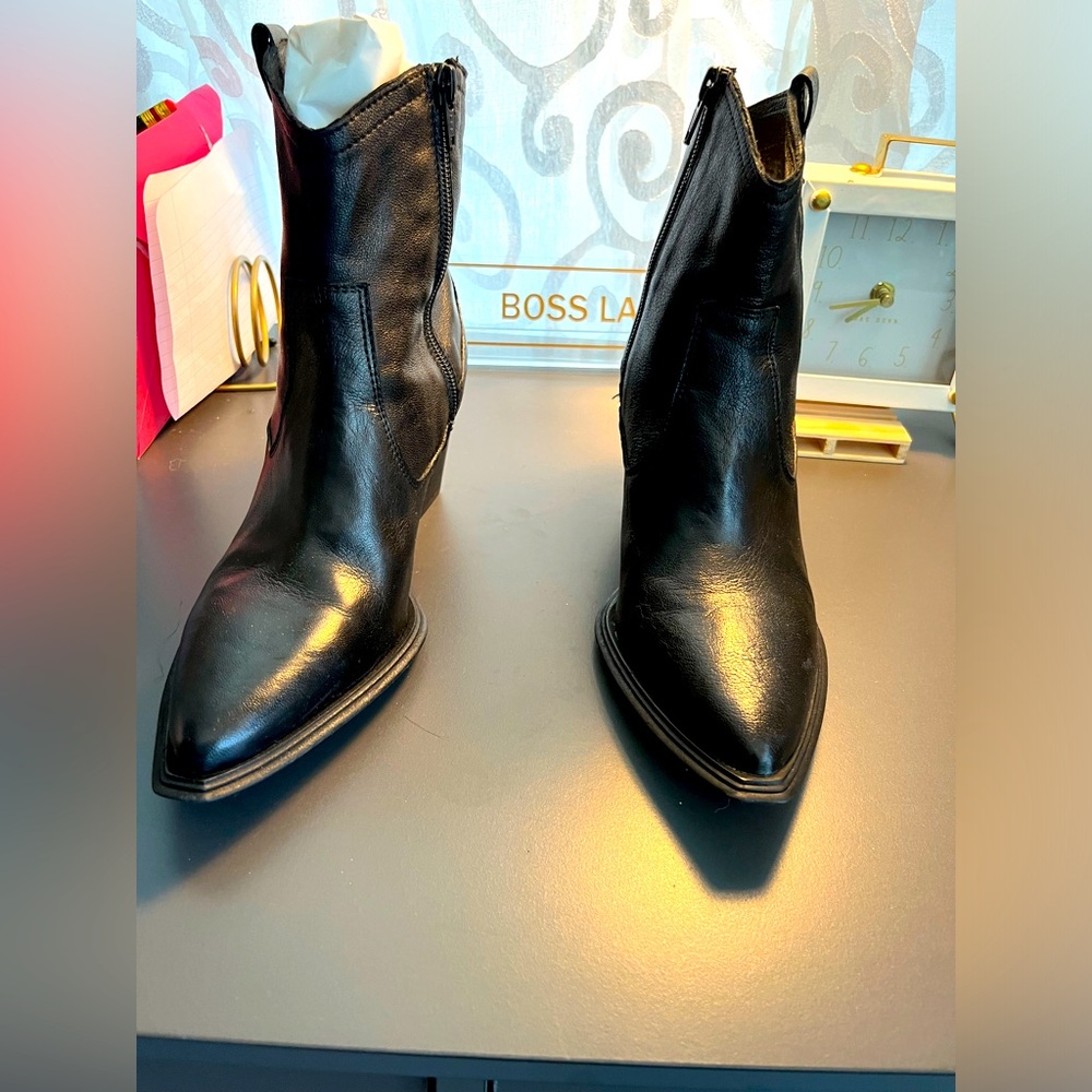 Emanuele Crasto Leather western booties. Size 7.